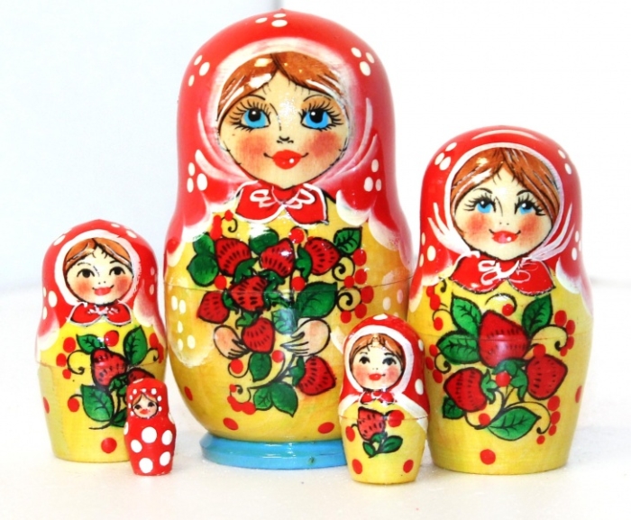 Матрешка Клубничка красная