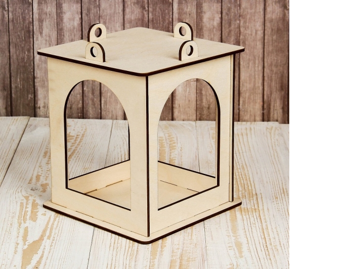 

Кормушка для птиц сборная Фонарик