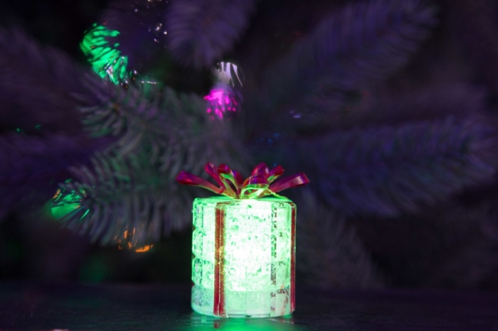 Фигура светодиодная на подставке Новогодний подарок, RGB