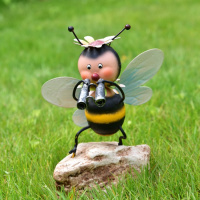 Фигура Пчелка наблюдатель с биноклем - купить с доставкой